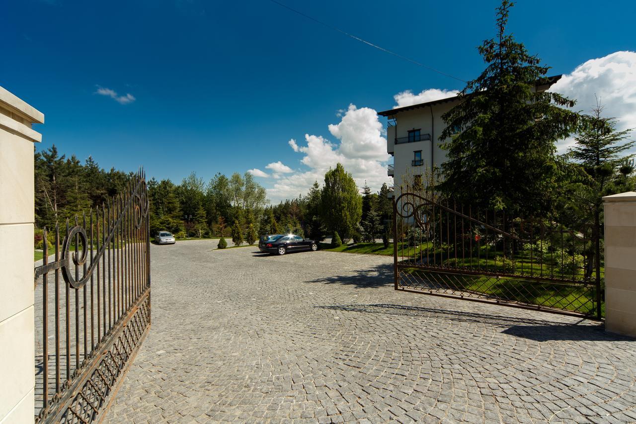 Hotel Helen Bacău Buitenkant foto